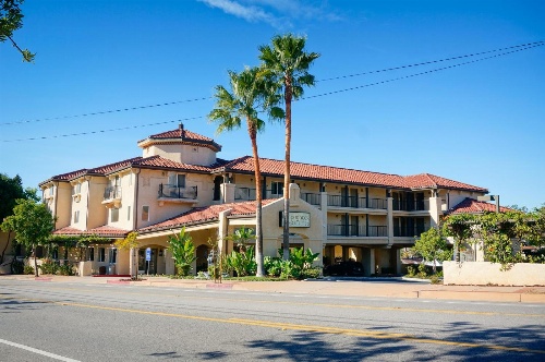 Lamplighter Inn & Suites image 1
