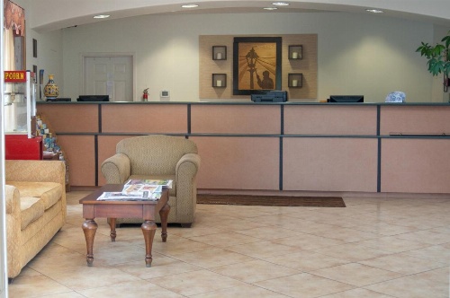 Lamplighter Inn & Suites image 14