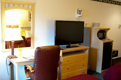 Lamplighter Inn & Suites image 18