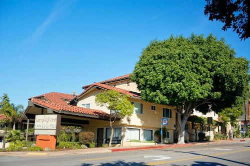 Lamplighter Inn & Suites image 25