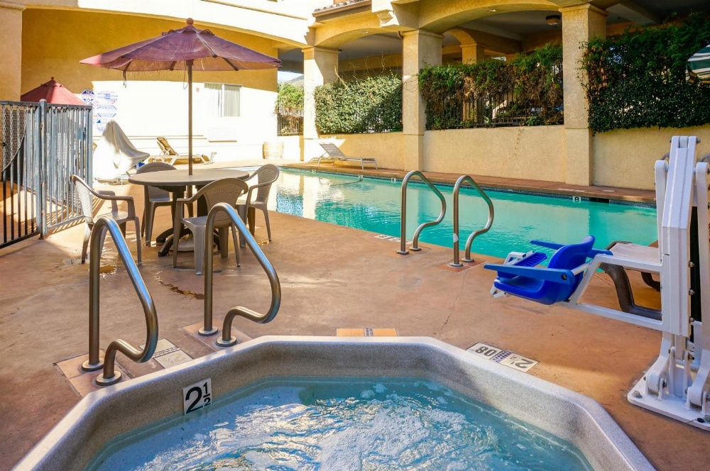 Lamplighter Inn & Suites Main image